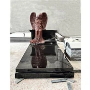 Ängel som sitter på bänken